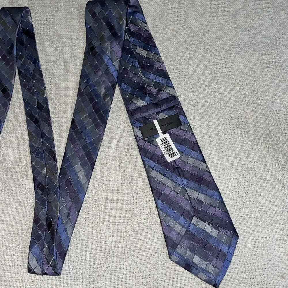 Calvin Klein Men’s Dress Tie Sz 23” 3.5” Blue Geometric Extra Long Business NWT